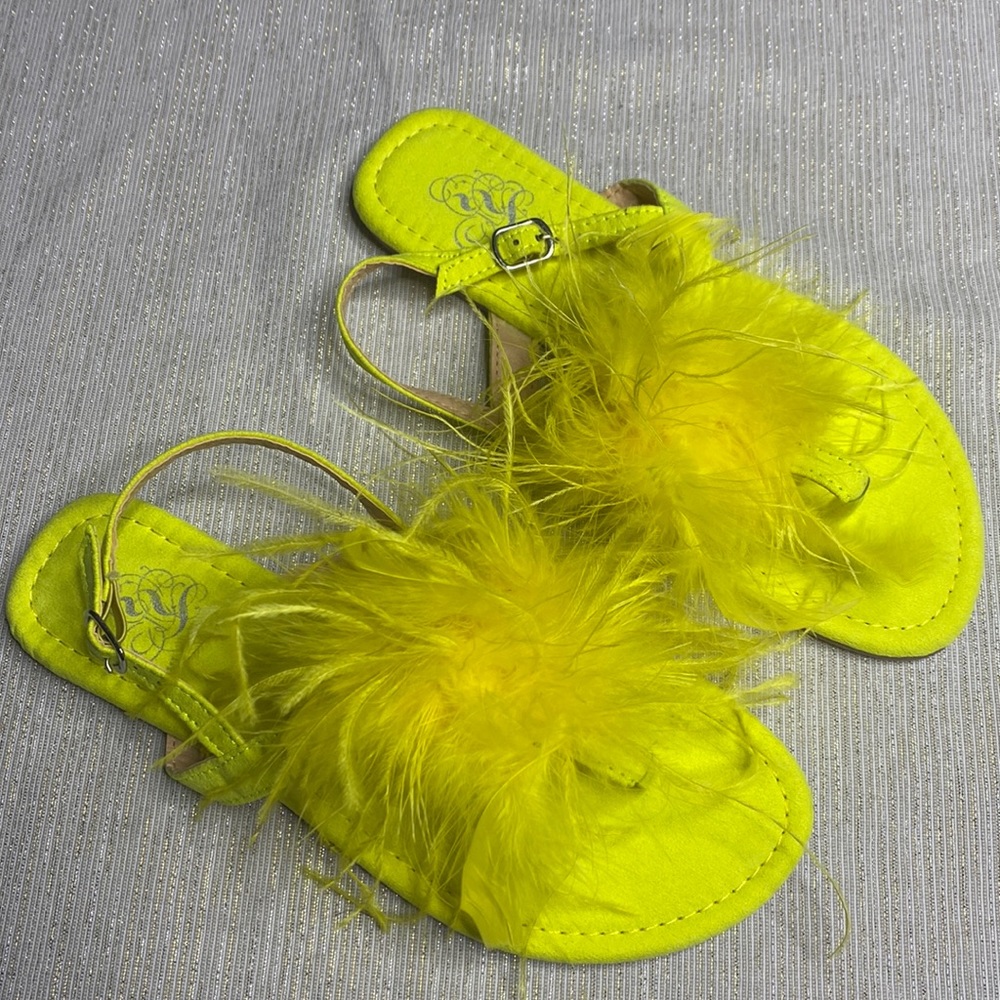 MISS L by LILIANA - women’s yellow sandals with feathers size 6